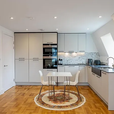 Modern And Stylish Apartment In West Kensington London Exterior photo