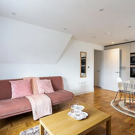 Modern And Stylish Apartment In West Kensington London Exterior photo