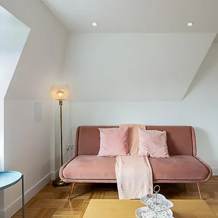 Modern And Stylish Apartment In West Kensington London Exterior photo