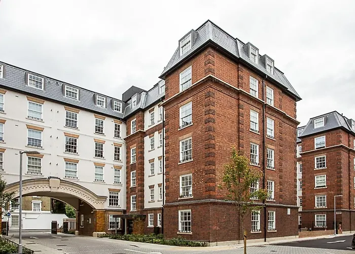Modern And Stylish Apartment In West Kensington